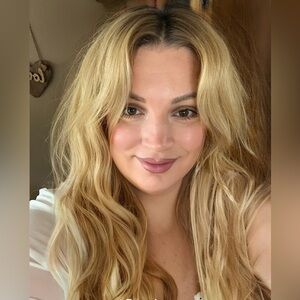 I’m Becky welcome to my closet!